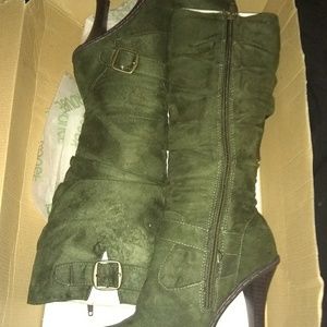 Rouge Boots with heel